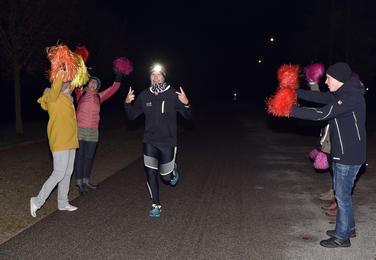 Bestzeitmarathon im Riemer Park bei München am 29.10.2016
Copyright
Hannes Magerstaedt
hannes@magerstaedt.de
Tel.01728178700