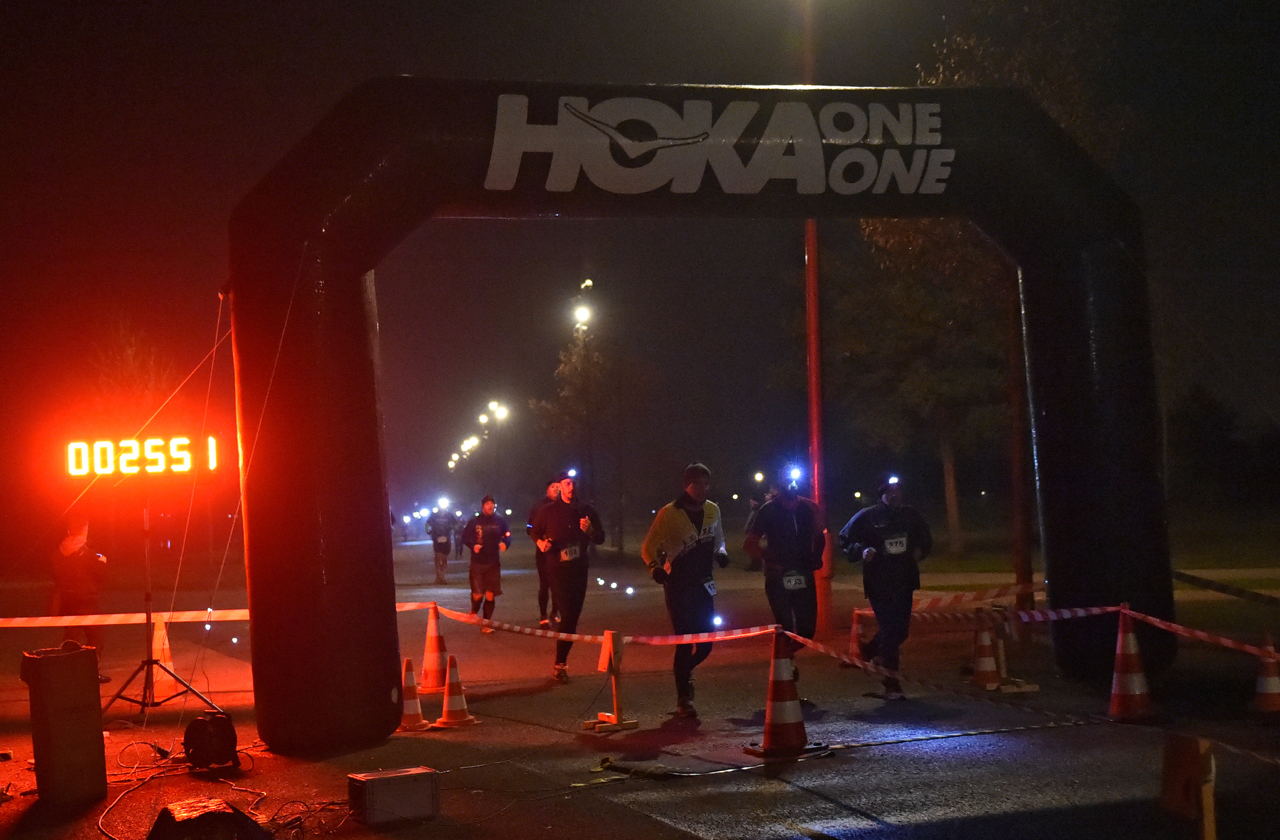 Bestzeitmarathon im Riemer Park bei München am 29.10.2016 Copyright Hannes Magerstaedt hannes@magerstaedt.de Tel.01728178700