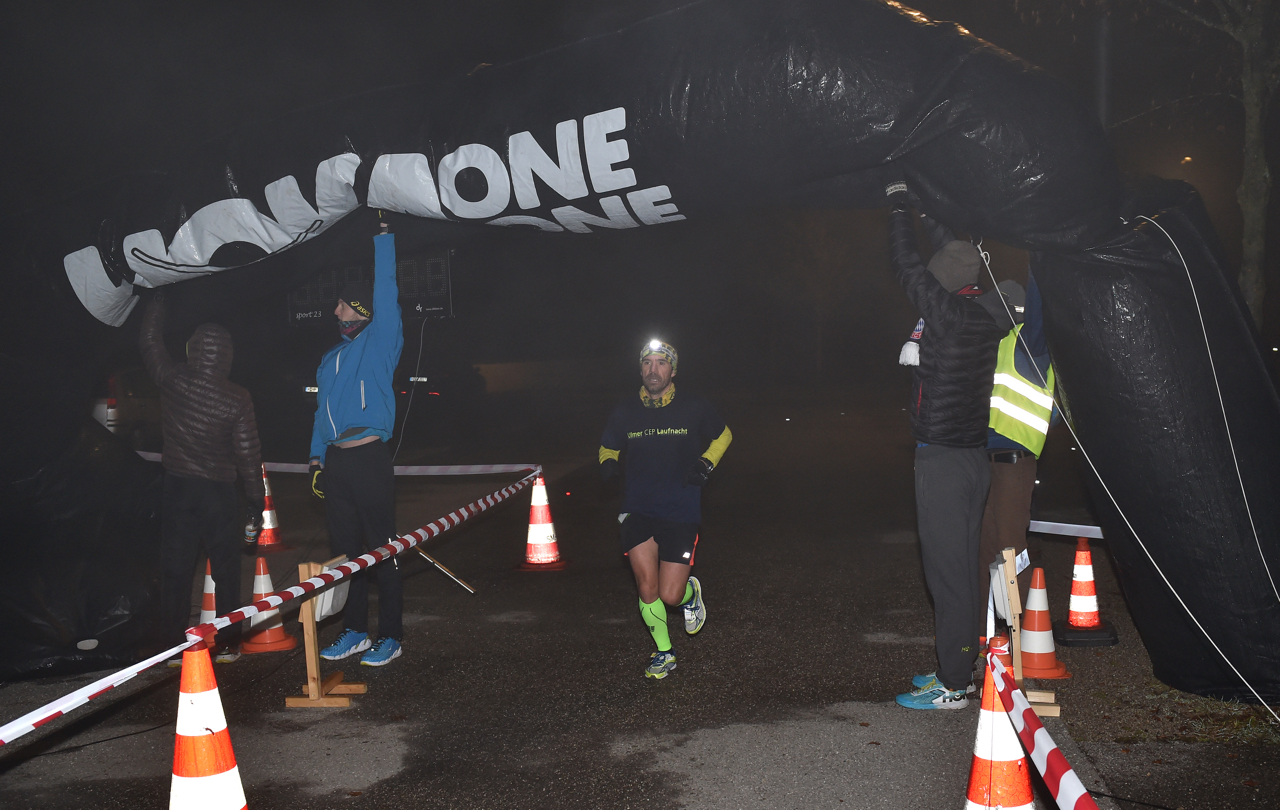 Bestzeitmarathon im Riemer Park bei München am 29.10.2016 Copyright Hannes Magerstaedt hannes@magerstaedt.de Tel.01728178700