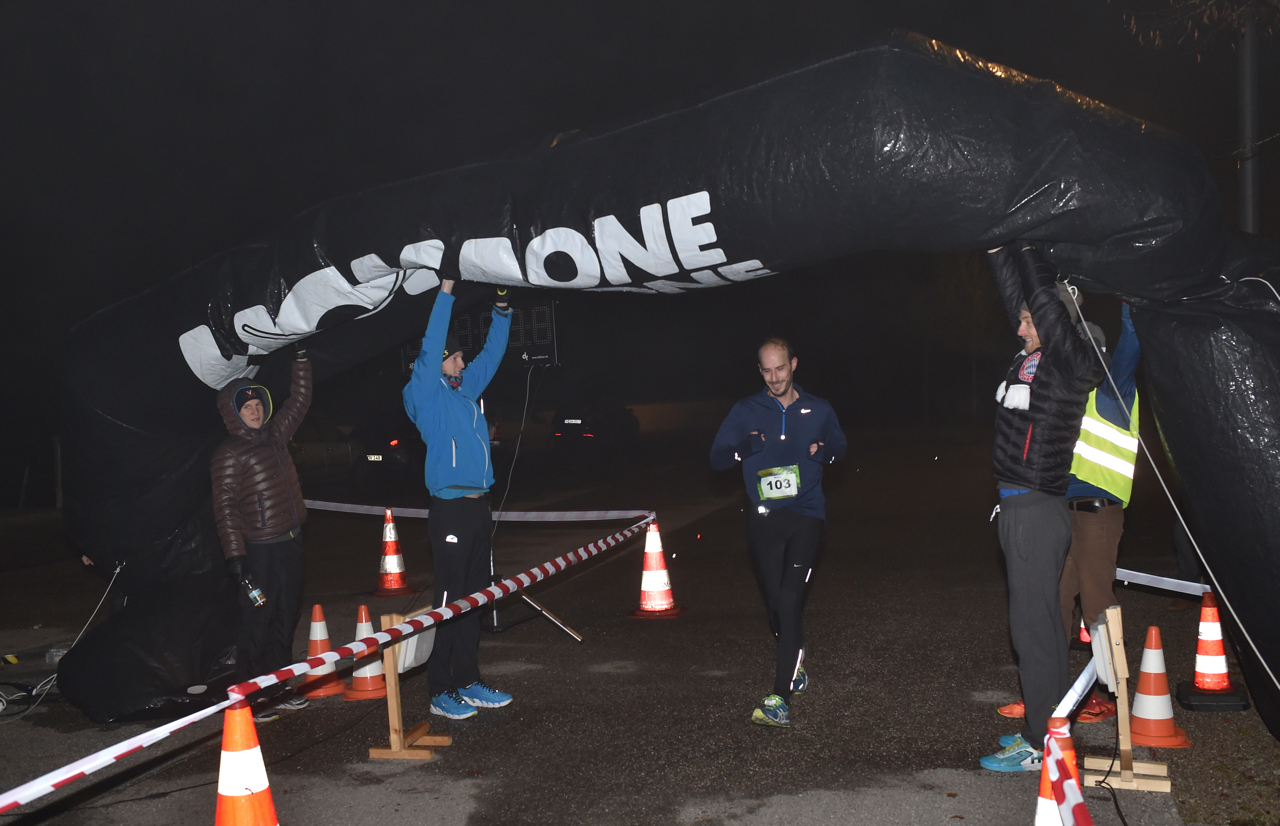 Bestzeitmarathon im Riemer Park bei München am 29.10.2016 Copyright Hannes Magerstaedt hannes@magerstaedt.de Tel.01728178700