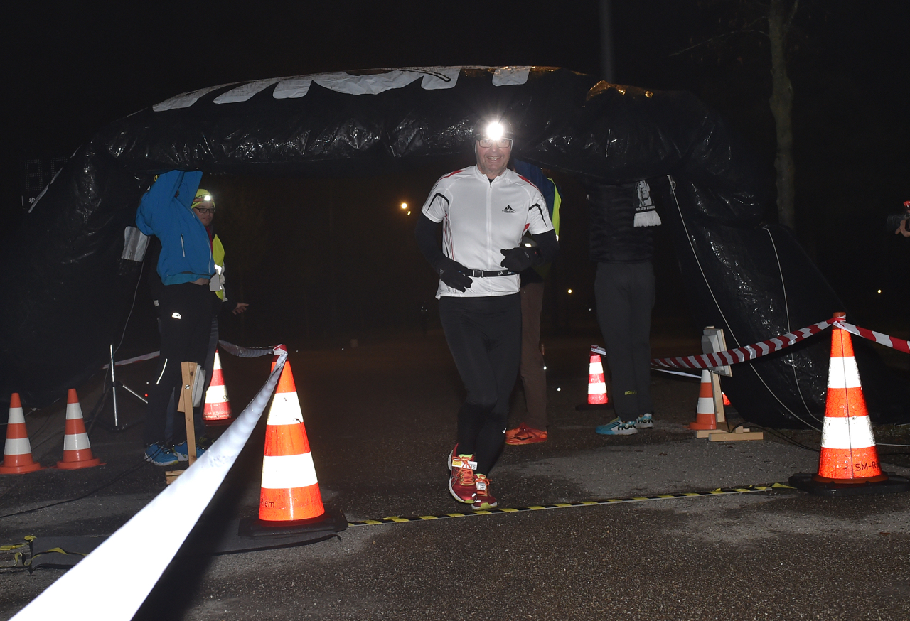 Bestzeitmarathon im Riemer Park bei München am 29.10.2016 Copyright Hannes Magerstaedt hannes@magerstaedt.de Tel.01728178700