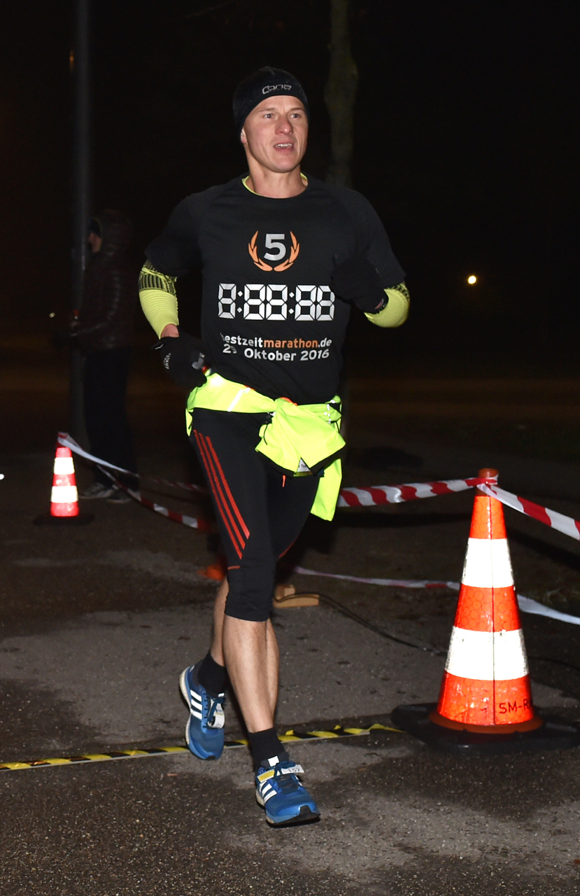 Bestzeitmarathon im Riemer Park bei München am 29.10.2016 Copyright Hannes Magerstaedt hannes@magerstaedt.de Tel.01728178700