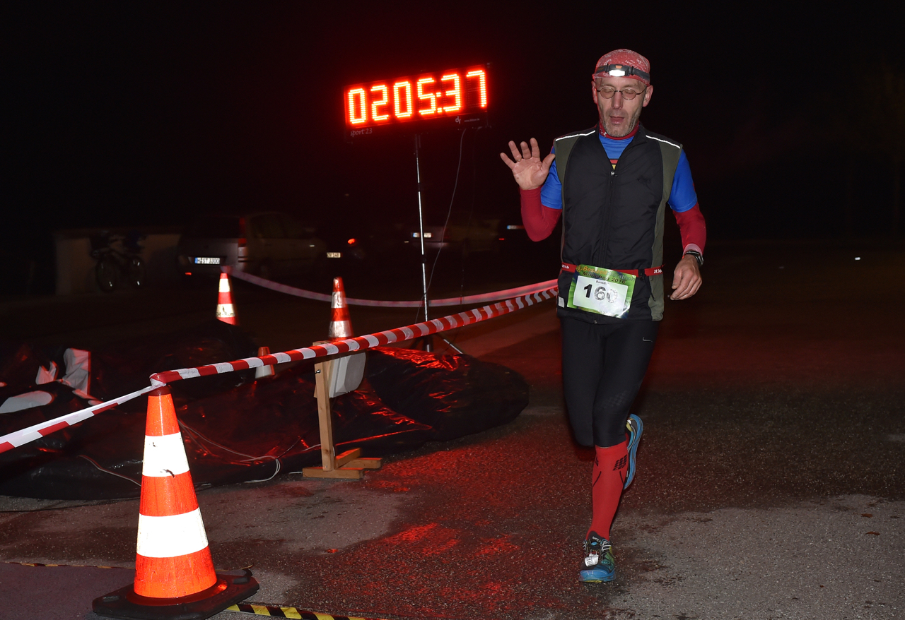 Bestzeitmarathon im Riemer Park bei München am 29.10.2016 Copyright Hannes Magerstaedt hannes@magerstaedt.de Tel.01728178700