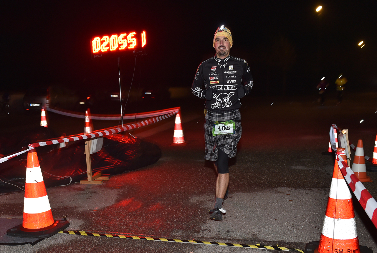 Bestzeitmarathon im Riemer Park bei München am 29.10.2016 Copyright Hannes Magerstaedt hannes@magerstaedt.de Tel.01728178700