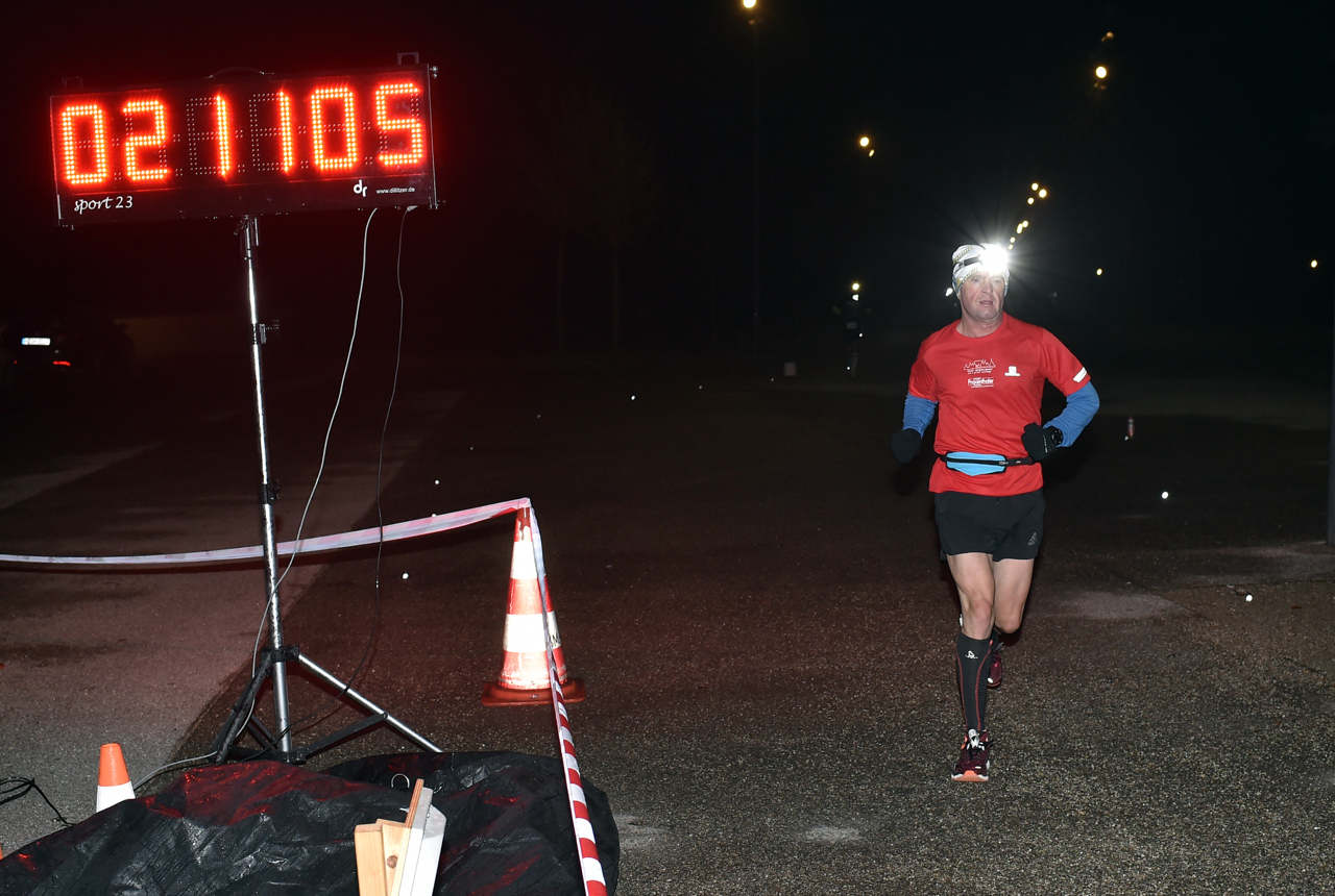 Bestzeitmarathon im Riemer Park bei München am 29.10.2016 Copyright Hannes Magerstaedt hannes@magerstaedt.de Tel.01728178700