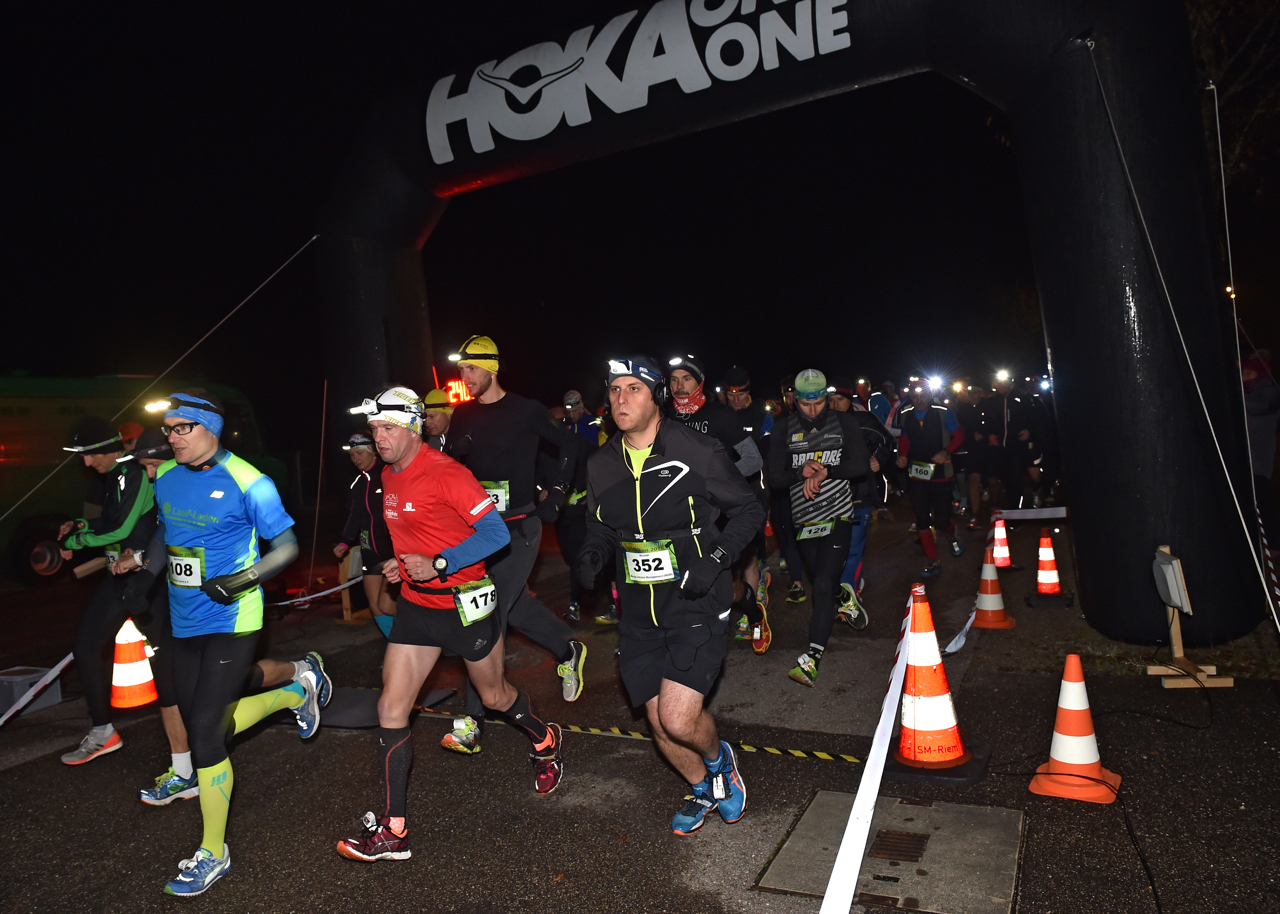 Bestzeitmarathon im Riemer Park bei München am 29.10.2016
Copyright
Hannes Magerstaedt
hannes@magerstaedt.de
Tel.01728178700