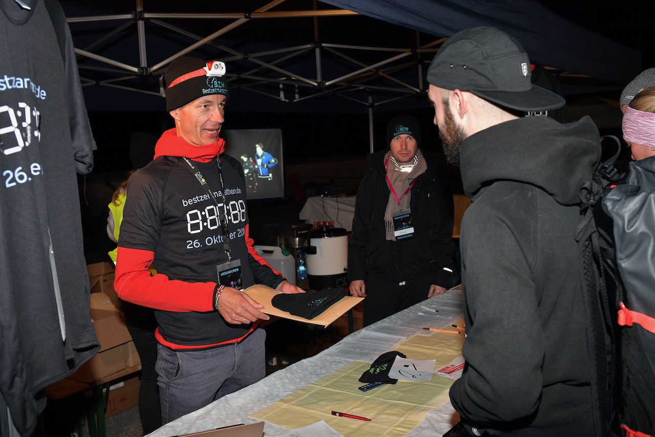 Bestzeitmarathon München - der Lauf gegen die Gesetze der Physik am 26.10.2019 in München-Riem. 
Fotocredit
Hannes Magerstaedt
hannes@magerstaedt.de
Tel.+49 (0) 1728178700