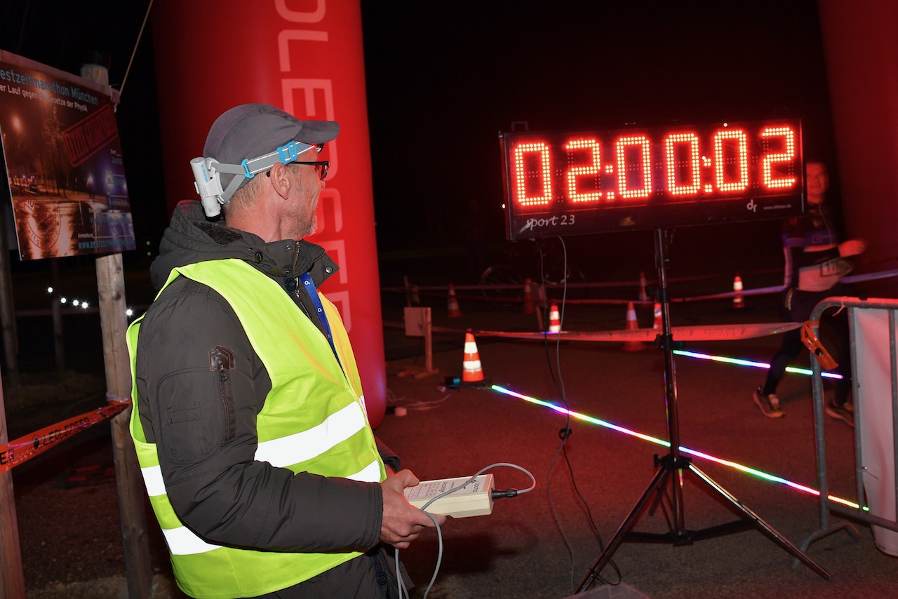 Bestzeitmarathon München - der Lauf gegen die Gesetze der Physik am 26.10.2019 in München-Riem. 
Fotocredit
Hannes Magerstaedt
hannes@magerstaedt.de
Tel.+49 (0) 1728178700