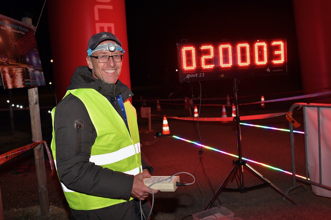 Bestzeitmarathon München - der Lauf gegen die Gesetze der Physik am 26.10.2019 in München-Riem. 
Fotocredit
Hannes Magerstaedt
hannes@magerstaedt.de
Tel.+49 (0) 1728178700