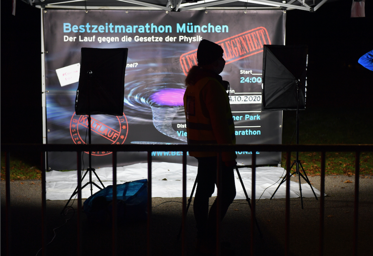 Bestzeitmarathon München - der Lauf gegen die Gesetze der Physik am 24.10.2020 in München-Riem.FotocreditHannes Magerstaedt