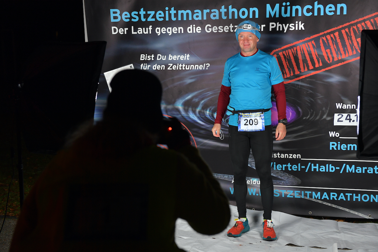 Bestzeitmarathon München - der Lauf gegen die Gesetze der Physik am 24.10.2020 in München-Riem.FotocreditHannes Magerstaedt