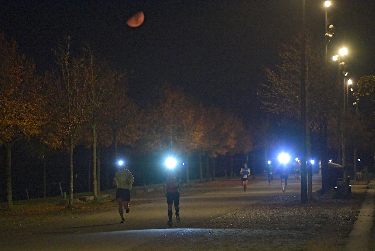 Bestzeitmarathon München - der Lauf gegen die Gesetze der Physik am 24.10.2020 in München-Riem.FotocreditHannes Magerstaedt