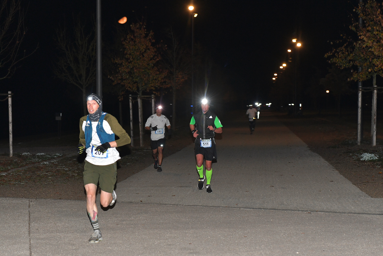 Bestzeitmarathon München - der Lauf gegen die Gesetze der Physik am 24.10.2020 in München-Riem.FotocreditHannes Magerstaedt