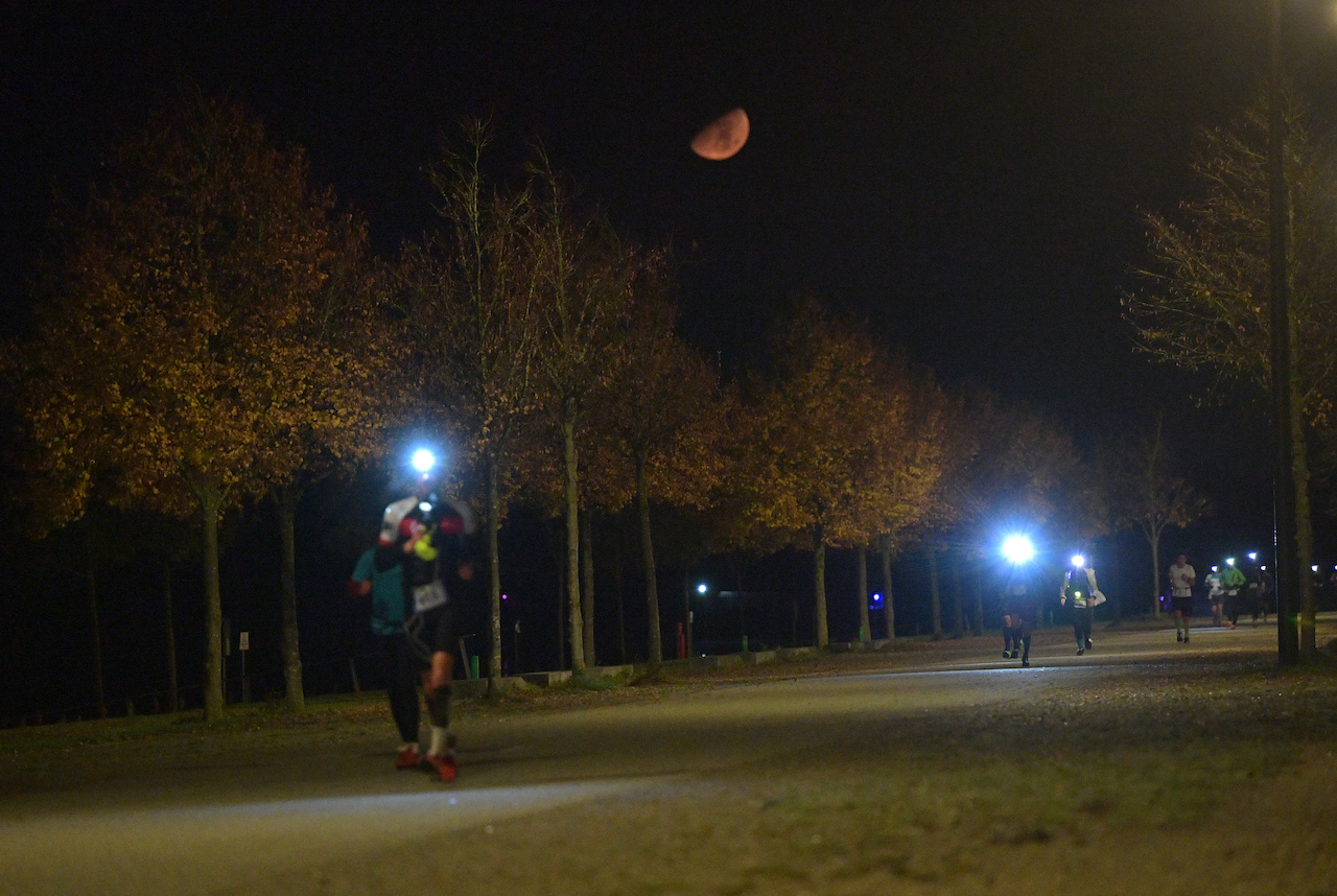 Bestzeitmarathon München - der Lauf gegen die Gesetze der Physik am 24.10.2020 in München-Riem.FotocreditHannes Magerstaedt