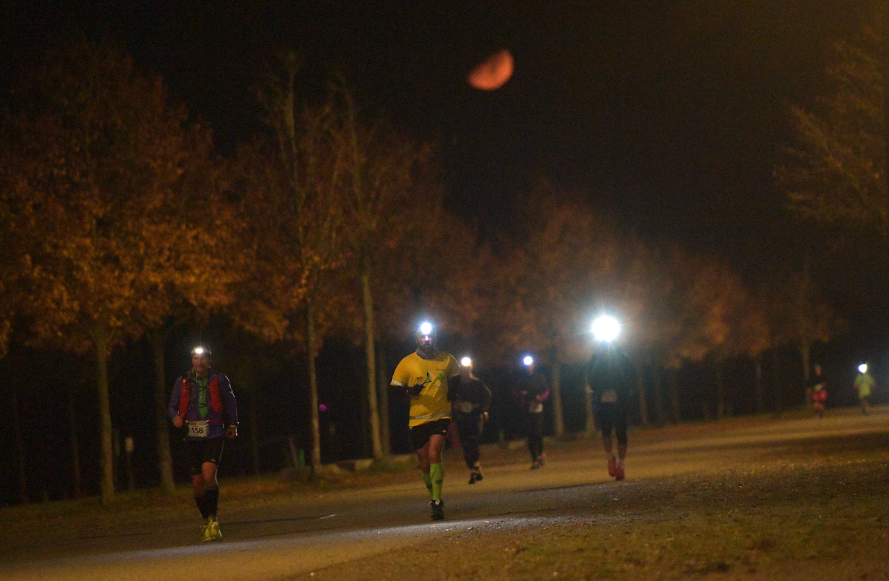 Bestzeitmarathon München - der Lauf gegen die Gesetze der Physik am 24.10.2020 in München-Riem.FotocreditHannes Magerstaedt