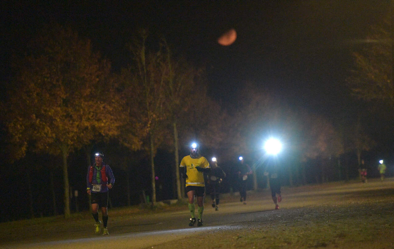 Bestzeitmarathon München - der Lauf gegen die Gesetze der Physik am 24.10.2020 in München-Riem.FotocreditHannes Magerstaedt