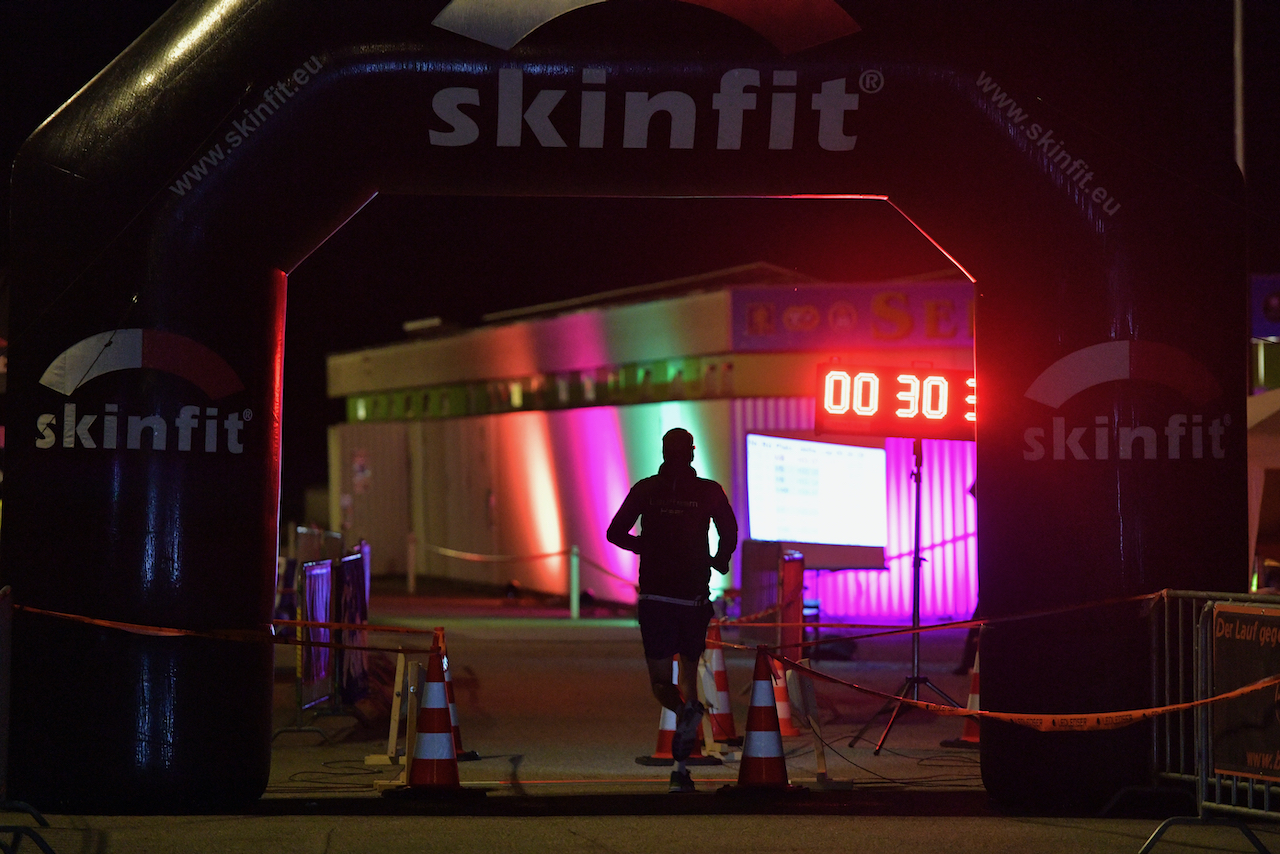 Bestzeitmarathon München - der Lauf gegen die Gesetze der Physik am 24.10.2020 in München-Riem.FotocreditHannes Magerstaedt