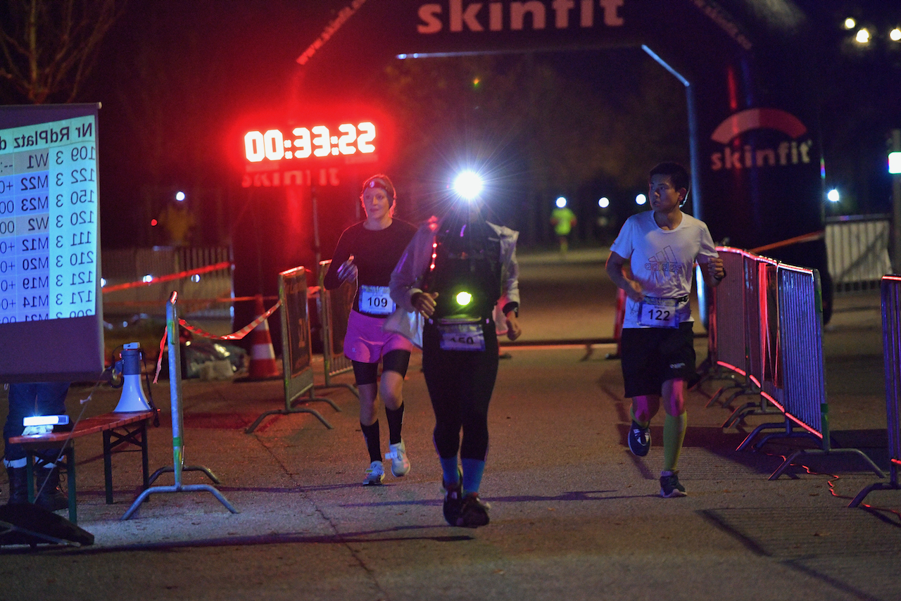 Bestzeitmarathon München - der Lauf gegen die Gesetze der Physik am 24.10.2020 in München-Riem.FotocreditHannes Magerstaedt