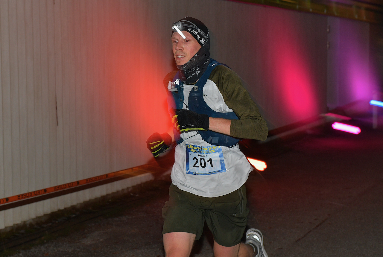 Bestzeitmarathon München - der Lauf gegen die Gesetze der Physik am 24.10.2020 in München-Riem.FotocreditHannes Magerstaedt