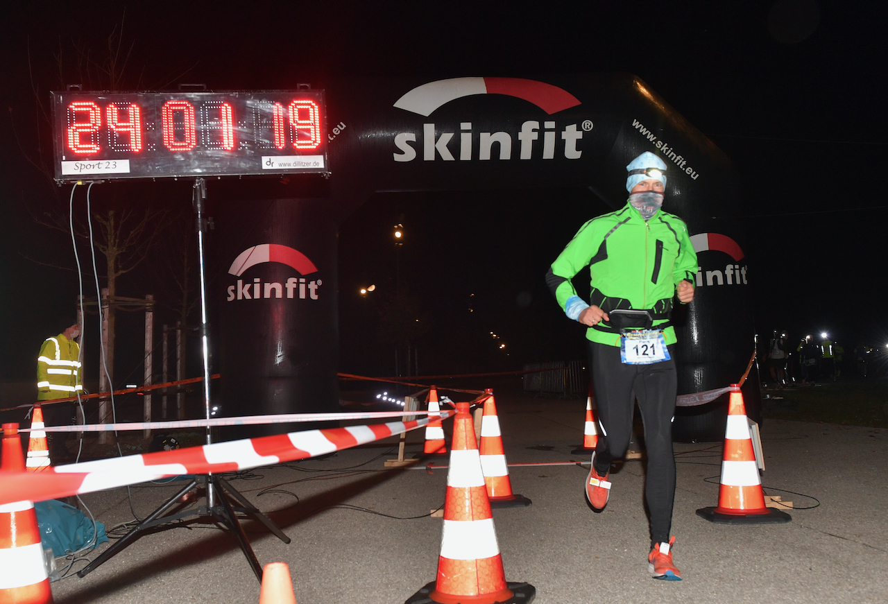 Bestzeitmarathon München - der Lauf gegen die Gesetze der Physik am 24.10.2020 in München-Riem.FotocreditHannes Magerstaedt