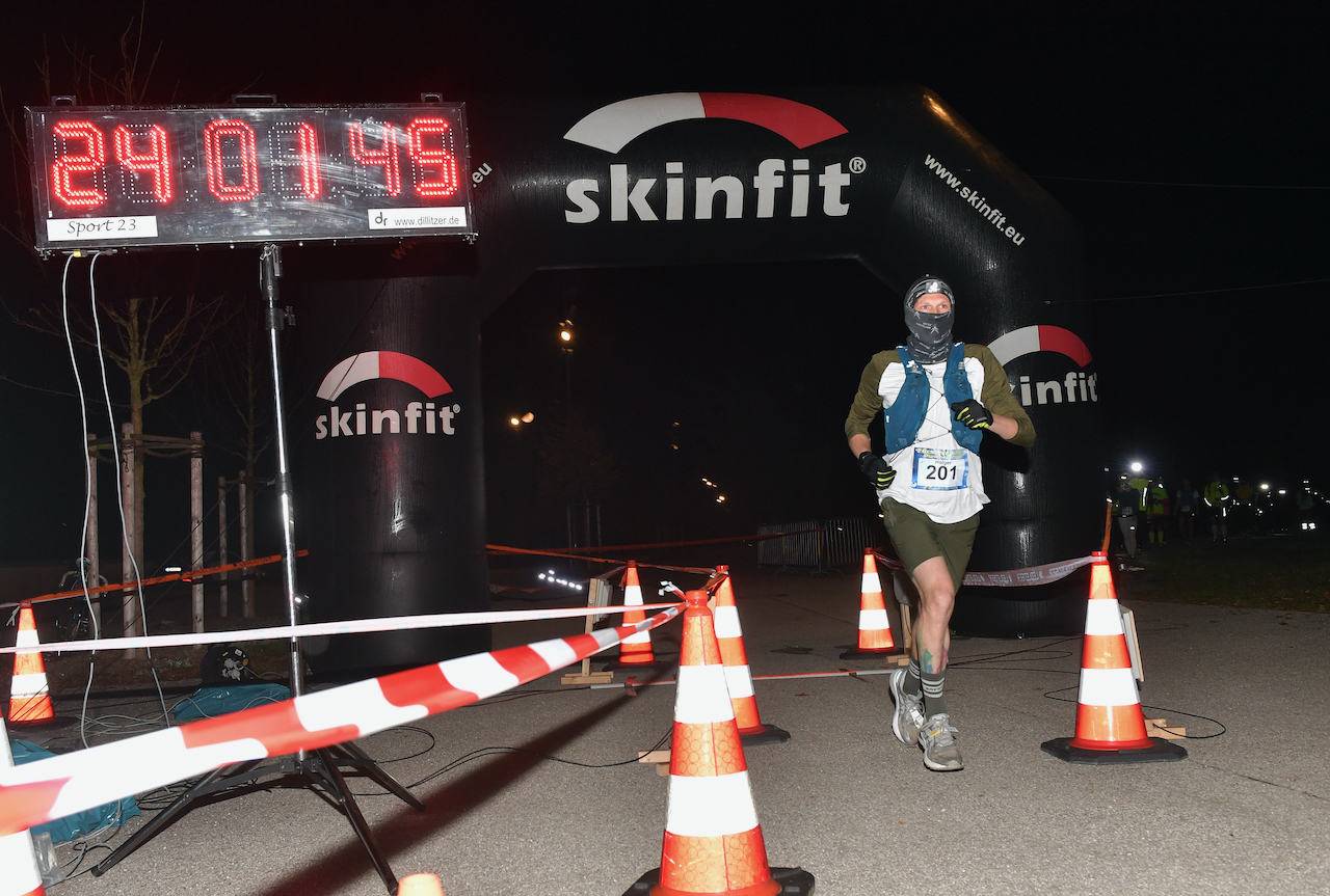 Bestzeitmarathon München - der Lauf gegen die Gesetze der Physik am 24.10.2020 in München-Riem.FotocreditHannes Magerstaedt