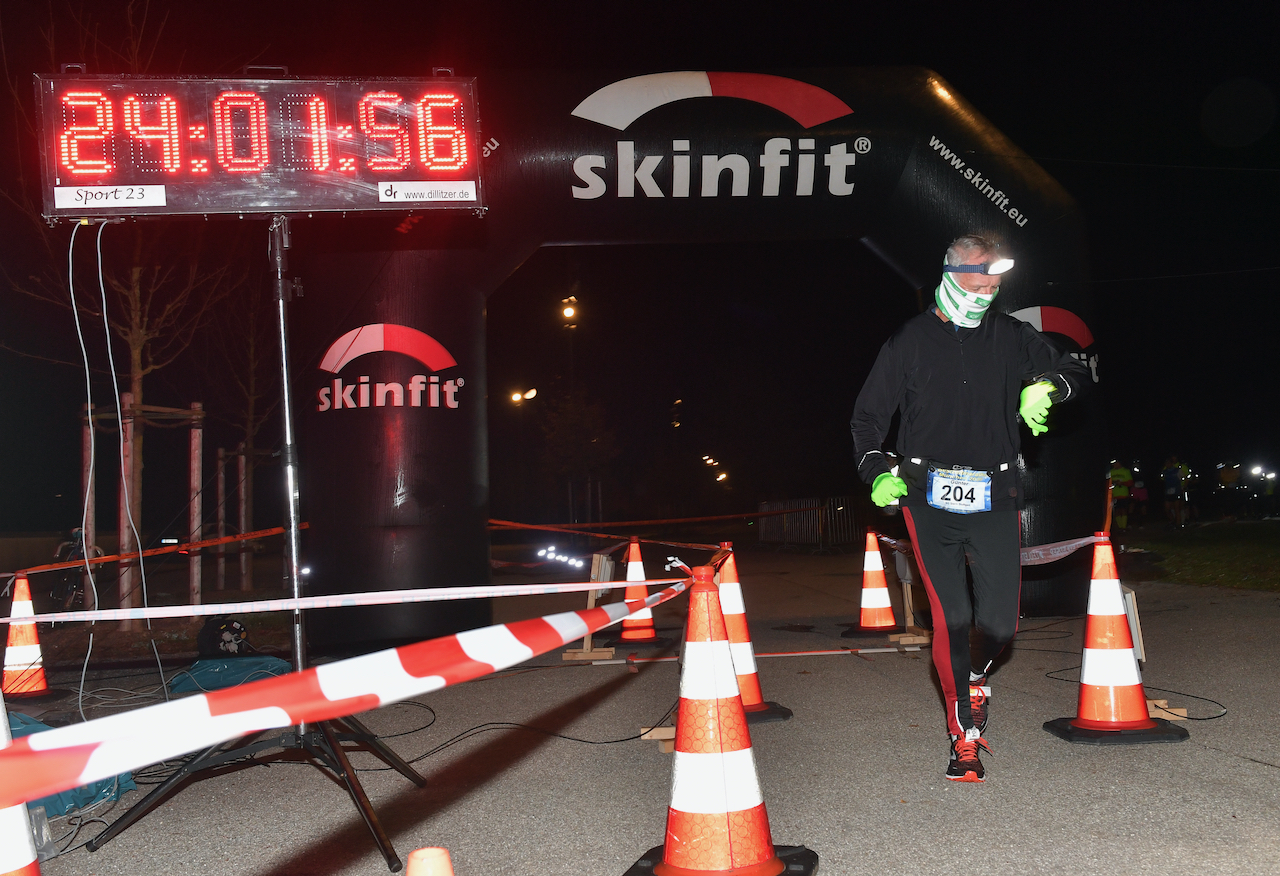 Bestzeitmarathon München - der Lauf gegen die Gesetze der Physik am 24.10.2020 in München-Riem.FotocreditHannes Magerstaedt