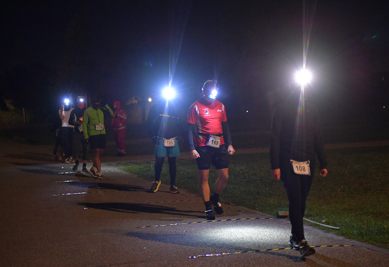 Bestzeitmarathon München - der Lauf gegen die Gesetze der Physik am 24.10.2020 in München-Riem.FotocreditHannes Magerstaedt