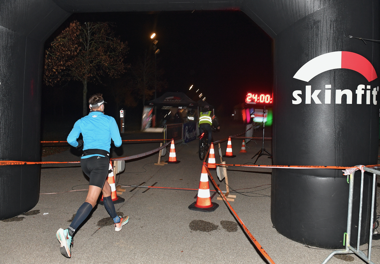 Bestzeitmarathon München - der Lauf gegen die Gesetze der Physik am 24.10.2020 in München-Riem.FotocreditHannes Magerstaedt