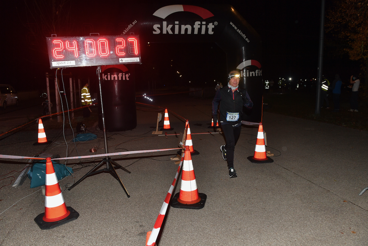 Bestzeitmarathon München - der Lauf gegen die Gesetze der Physik am 24.10.2020 in München-Riem.FotocreditHannes Magerstaedt