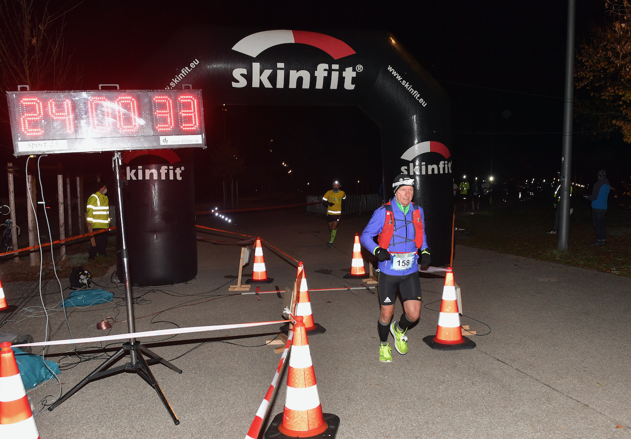 Bestzeitmarathon München - der Lauf gegen die Gesetze der Physik am 24.10.2020 in München-Riem.FotocreditHannes Magerstaedt