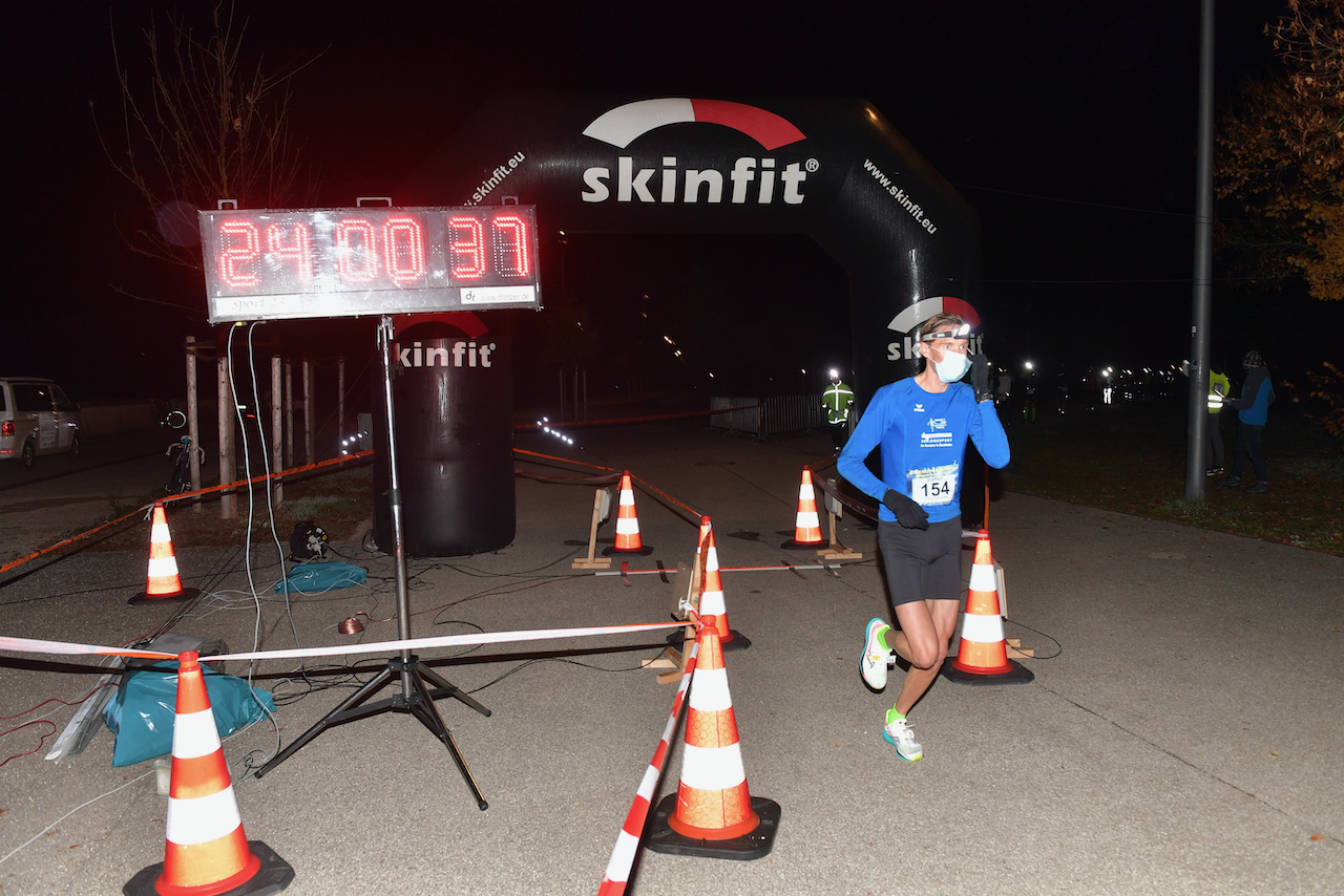 Bestzeitmarathon München - der Lauf gegen die Gesetze der Physik am 24.10.2020 in München-Riem.FotocreditHannes Magerstaedt