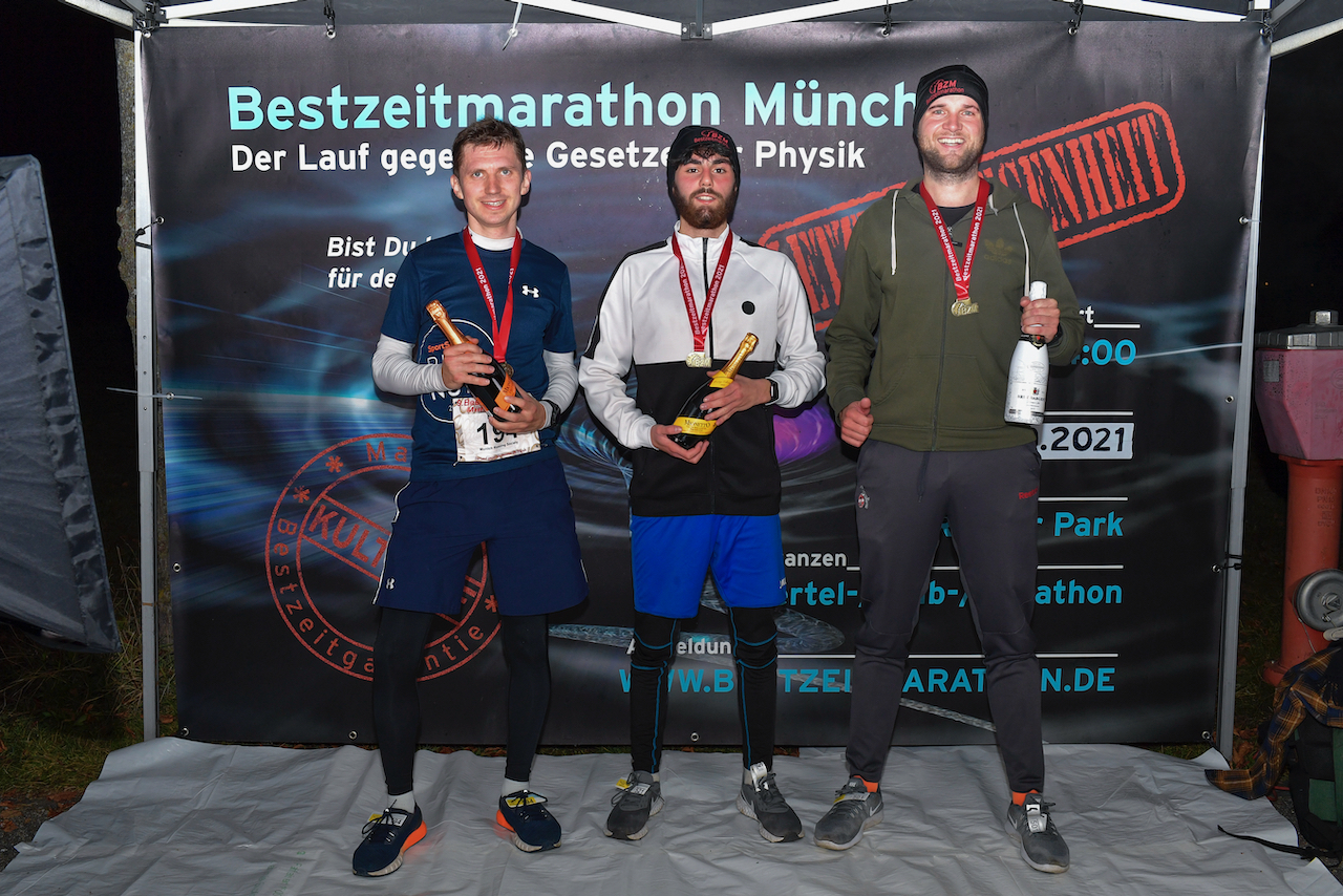 Bestzeitmarathon München - der Lauf gegen die Gesetze der Physik am 30.10.2021 in München Riem.FotografHannes Magerstaedthannes@magerstaedt.deTel. +491728178700