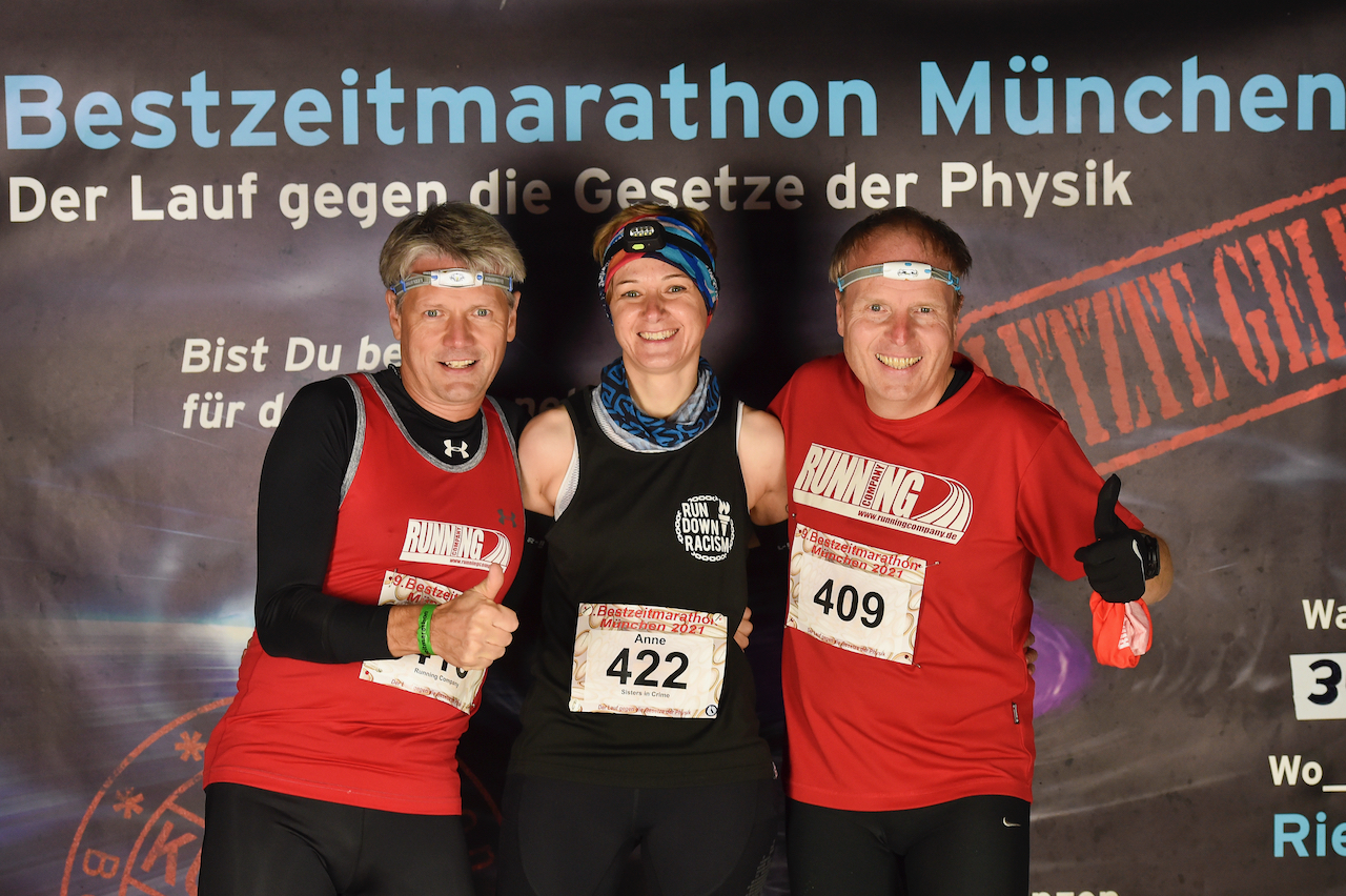 Bestzeitmarathon München - der Lauf gegen die Gesetze der Physik am 30.10.2021 in München Riem.
Fotograf
Hannes Magerstaedt
hannes@magerstaedt.de
Tel. +491728178700