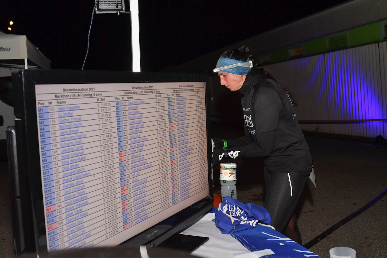 Bestzeitmarathon München - der Lauf gegen die Gesetze der Physik am 30.10.2021 in München Riem.FotografHannes Magerstaedthannes@magerstaedt.deTel. +491728178700