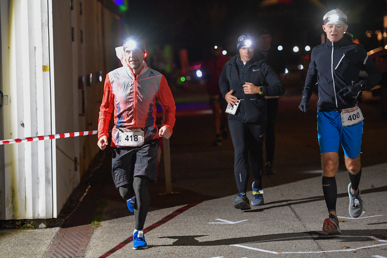 Bestzeitmarathon München - der Lauf gegen die Gesetze der Physik am 30.10.2021 in München Riem.
Fotograf
Hannes Magerstaedt
hannes@magerstaedt.de
Tel. +491728178700