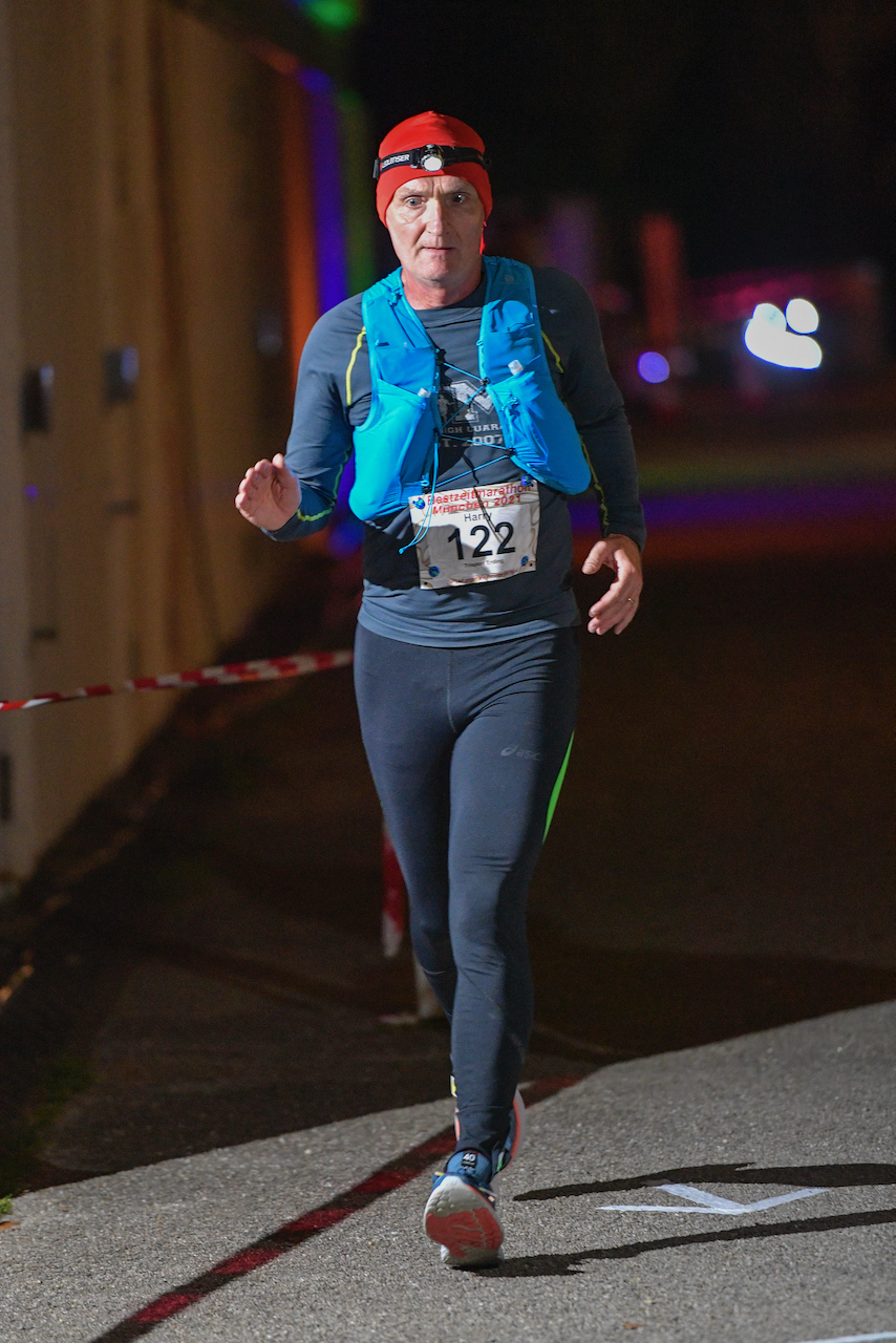 Bestzeitmarathon München - der Lauf gegen die Gesetze der Physik am 30.10.2021 in München Riem.
Fotograf
Hannes Magerstaedt
hannes@magerstaedt.de
Tel. +491728178700