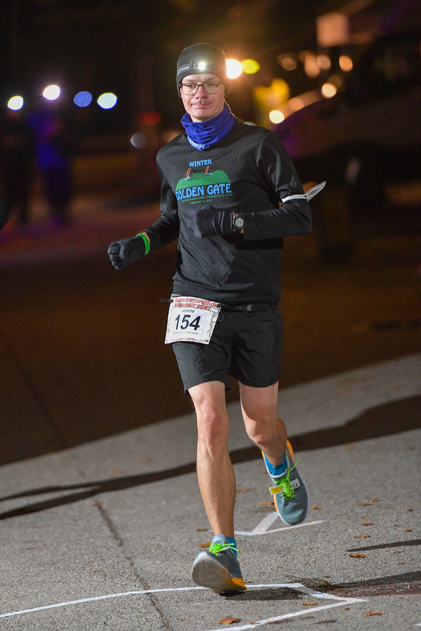 Bestzeitmarathon München - der Lauf gegen die Gesetze der Physik am 30.10.2021 in München Riem.
Fotograf
Hannes Magerstaedt
hannes@magerstaedt.de
Tel. +491728178700