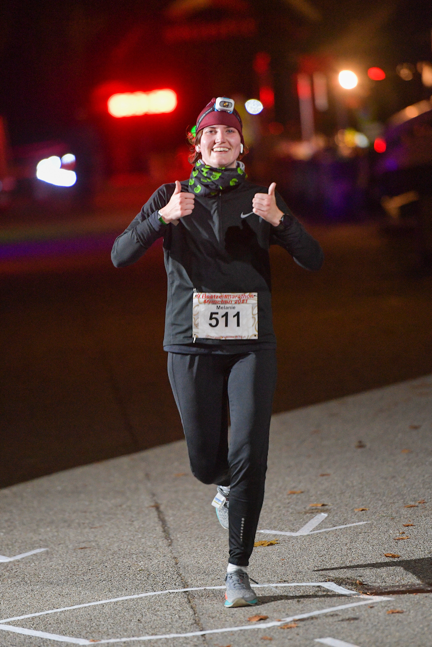 Bestzeitmarathon München - der Lauf gegen die Gesetze der Physik am 30.10.2021 in München Riem.
Fotograf
Hannes Magerstaedt
hannes@magerstaedt.de
Tel. +491728178700