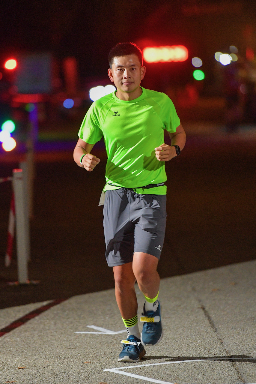 Bestzeitmarathon München - der Lauf gegen die Gesetze der Physik am 30.10.2021 in München Riem.
Fotograf
Hannes Magerstaedt
hannes@magerstaedt.de
Tel. +491728178700