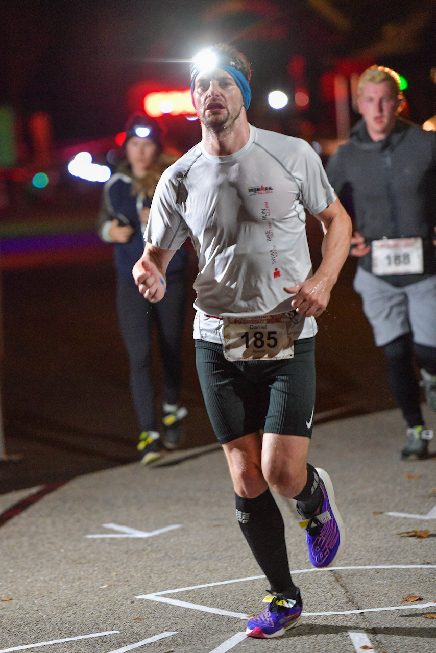 Bestzeitmarathon München - der Lauf gegen die Gesetze der Physik am 30.10.2021 in München Riem.
Fotograf
Hannes Magerstaedt
hannes@magerstaedt.de
Tel. +491728178700