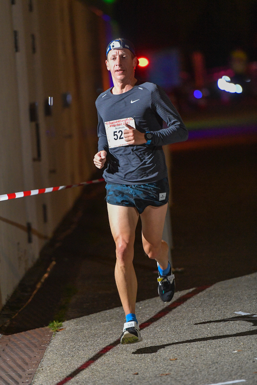 Bestzeitmarathon München - der Lauf gegen die Gesetze der Physik am 30.10.2021 in München Riem.
Fotograf
Hannes Magerstaedt
hannes@magerstaedt.de
Tel. +491728178700