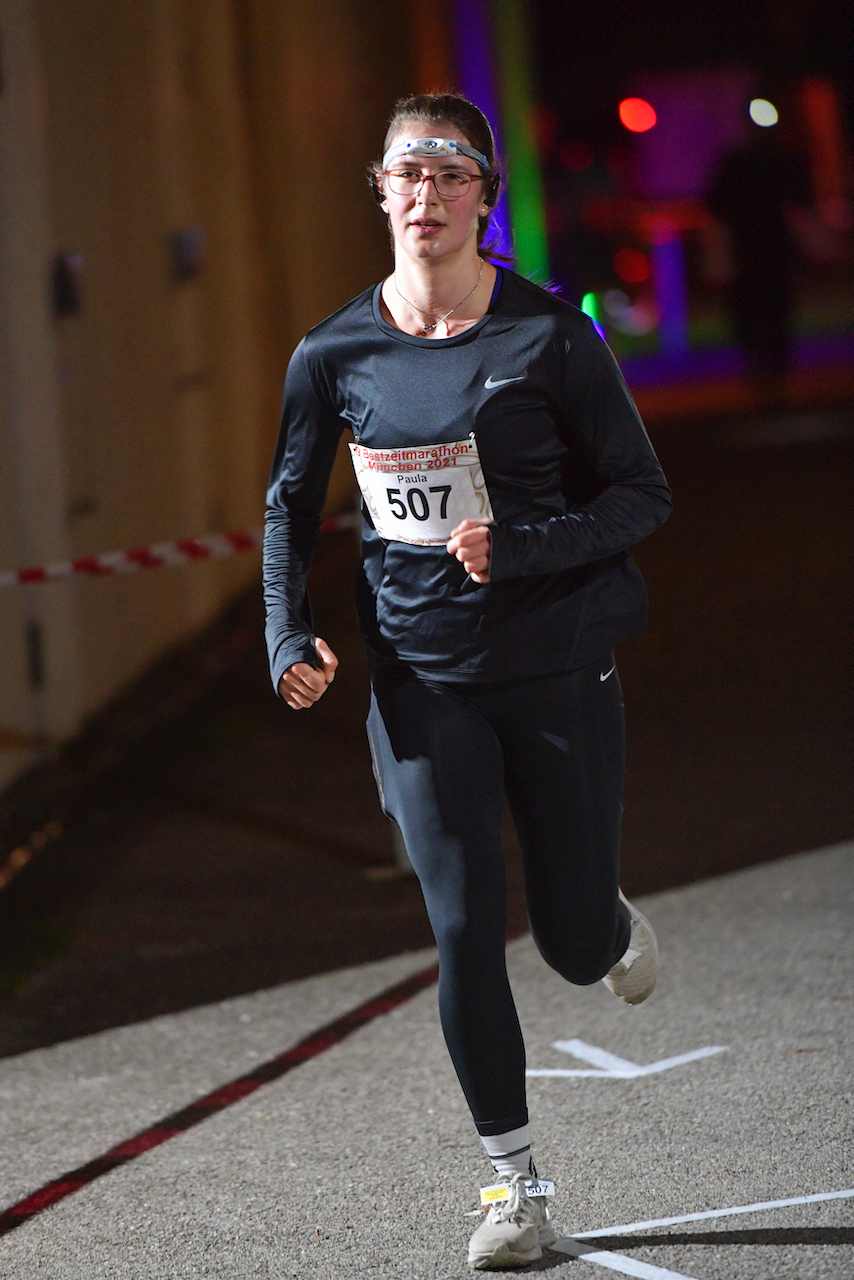 Bestzeitmarathon München - der Lauf gegen die Gesetze der Physik am 30.10.2021 in München Riem.
Fotograf
Hannes Magerstaedt
hannes@magerstaedt.de
Tel. +491728178700