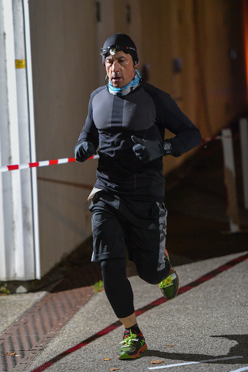 Bestzeitmarathon München - der Lauf gegen die Gesetze der Physik am 30.10.2021 in München Riem.
Fotograf
Hannes Magerstaedt
hannes@magerstaedt.de
Tel. +491728178700