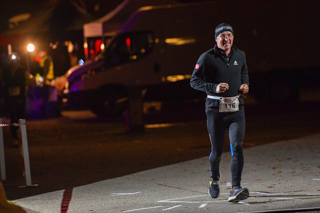 Bestzeitmarathon München - der Lauf gegen die Gesetze der Physik am 30.10.2021 in München Riem.
Fotograf
Hannes Magerstaedt
hannes@magerstaedt.de
Tel. +491728178700