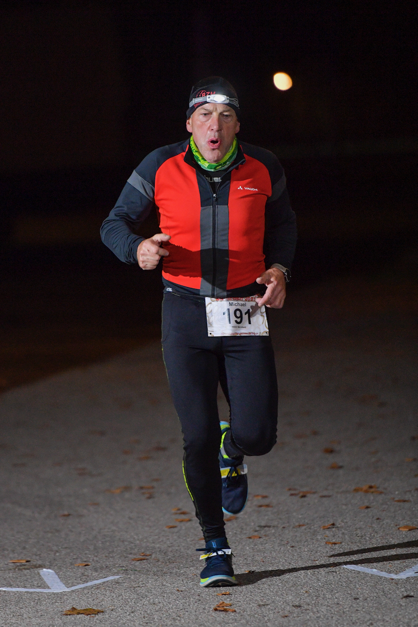 Bestzeitmarathon München - der Lauf gegen die Gesetze der Physik am 30.10.2021 in München Riem.
Fotograf
Hannes Magerstaedt
hannes@magerstaedt.de
Tel. +491728178700