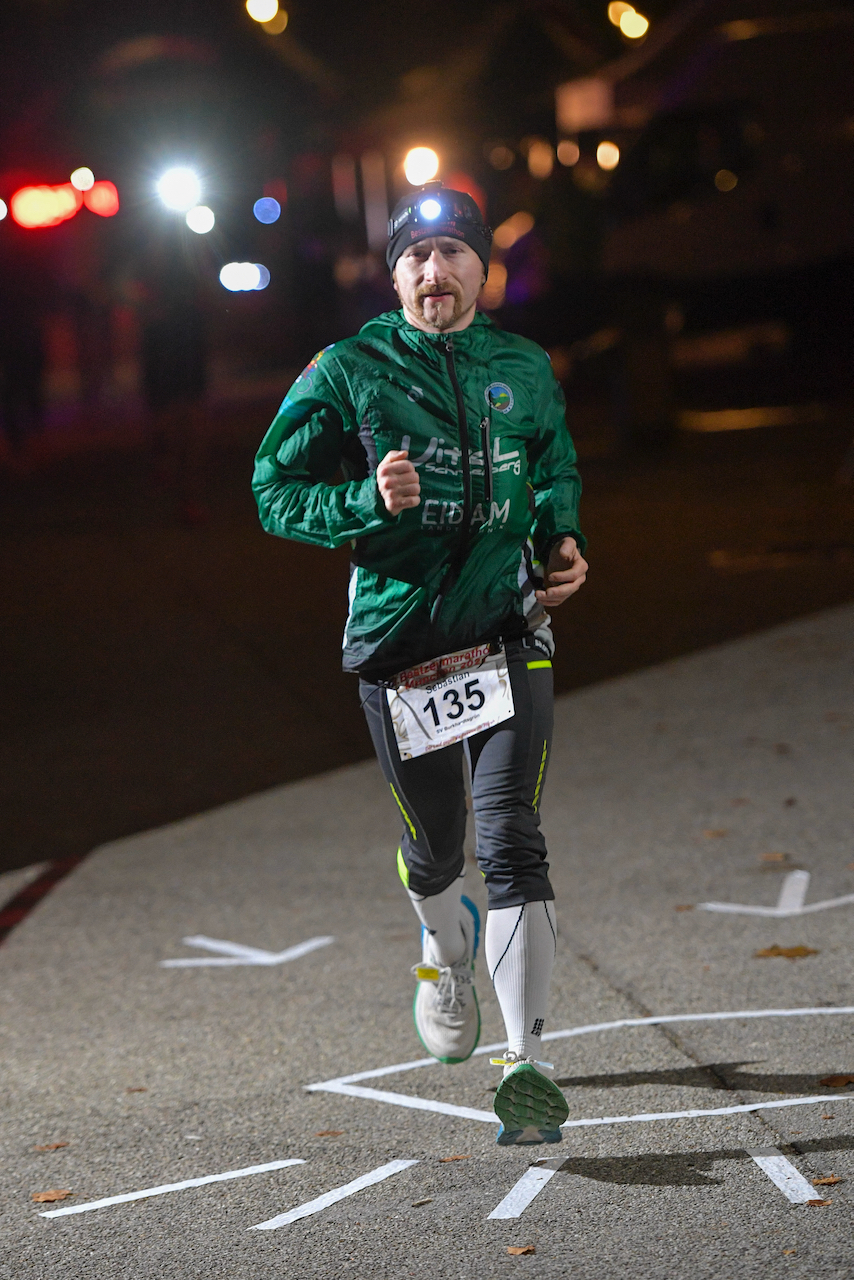 Bestzeitmarathon München - der Lauf gegen die Gesetze der Physik am 30.10.2021 in München Riem.
Fotograf
Hannes Magerstaedt
hannes@magerstaedt.de
Tel. +491728178700