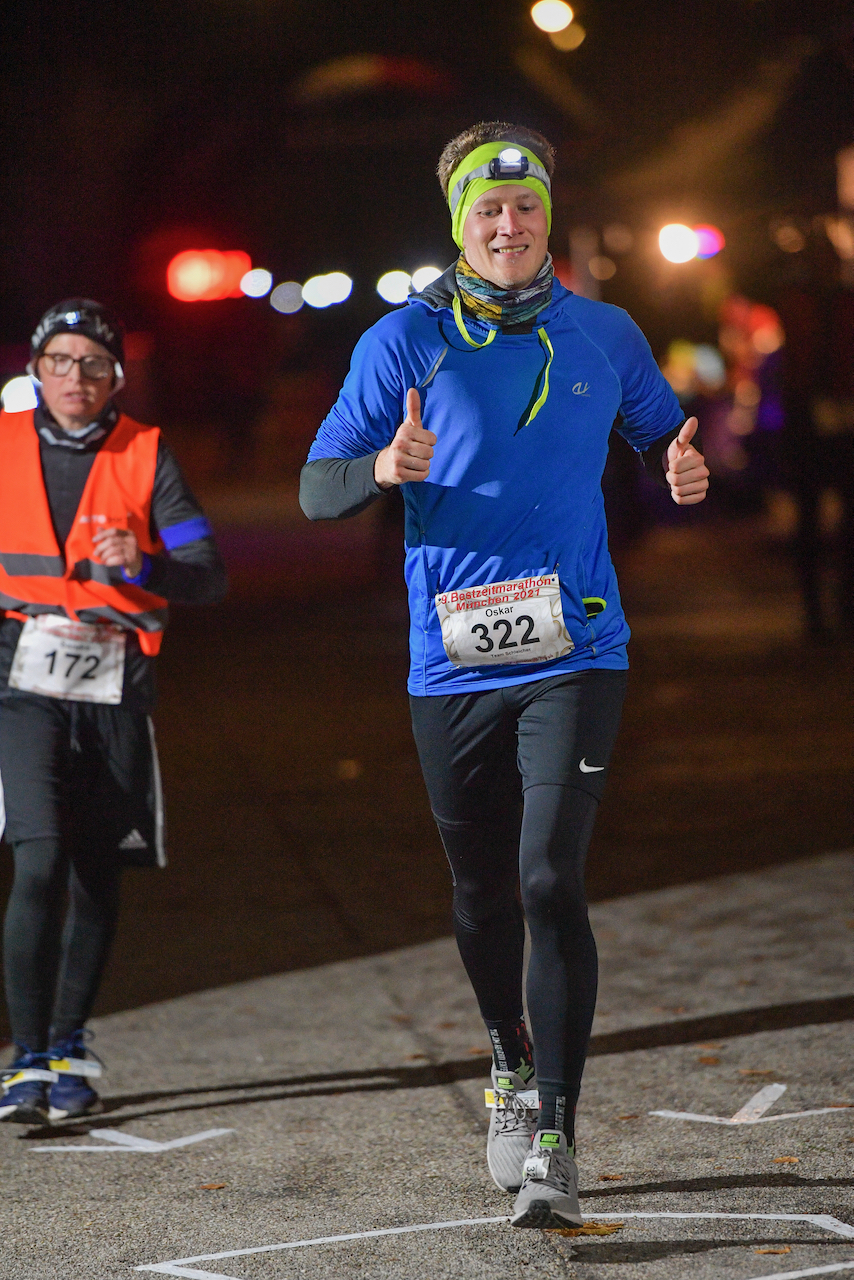 Bestzeitmarathon München - der Lauf gegen die Gesetze der Physik am 30.10.2021 in München Riem.
Fotograf
Hannes Magerstaedt
hannes@magerstaedt.de
Tel. +491728178700