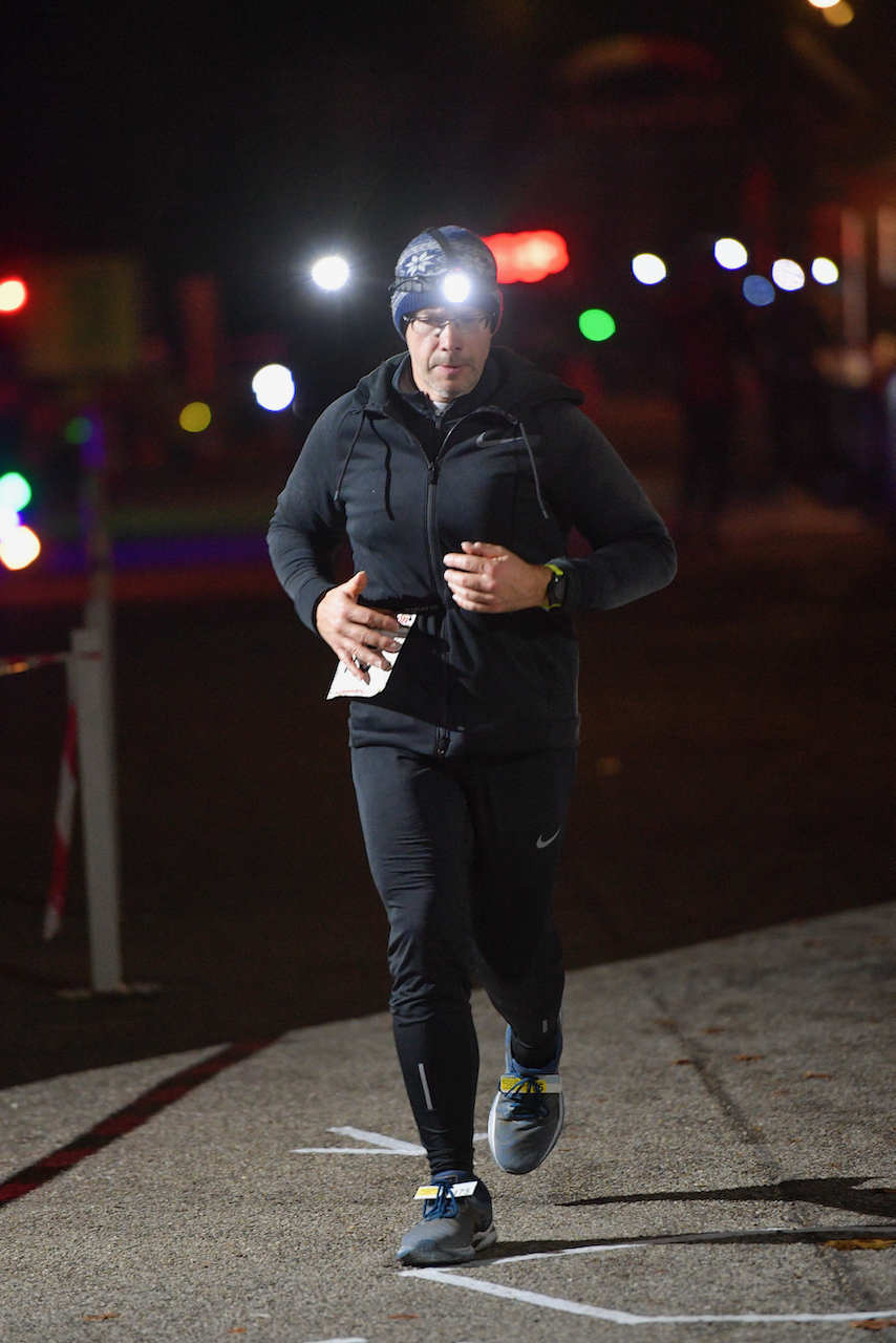 Bestzeitmarathon München - der Lauf gegen die Gesetze der Physik am 30.10.2021 in München Riem.
Fotograf
Hannes Magerstaedt
hannes@magerstaedt.de
Tel. +491728178700