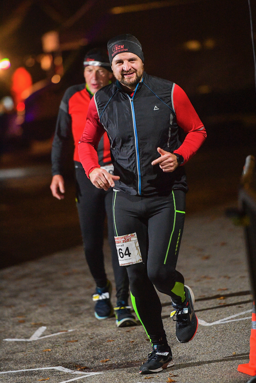 Bestzeitmarathon München - der Lauf gegen die Gesetze der Physik am 30.10.2021 in München Riem.
Fotograf
Hannes Magerstaedt
hannes@magerstaedt.de
Tel. +491728178700