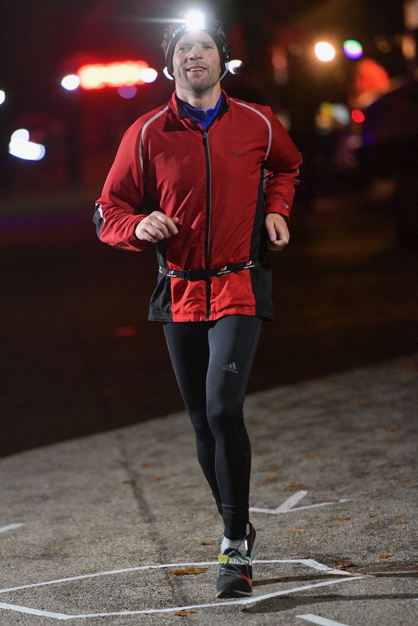 Bestzeitmarathon München - der Lauf gegen die Gesetze der Physik am 30.10.2021 in München Riem.
Fotograf
Hannes Magerstaedt
hannes@magerstaedt.de
Tel. +491728178700